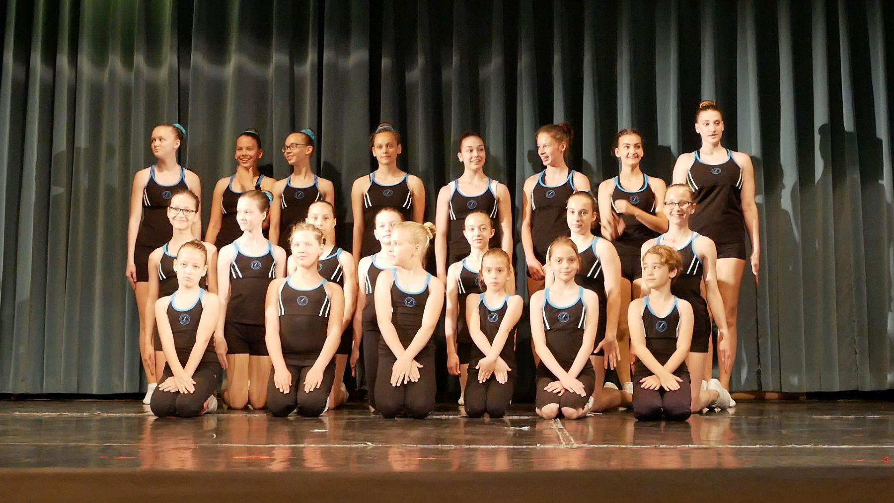 Kicsik és nagyok egyaránt bemutatkoztak a a Flash Aerobik SE évzáró gáláján